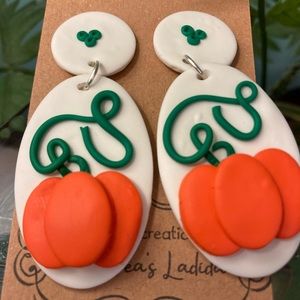 White dangles with smooth Fall Pumpkin. Perfect for the fall season.   🎃 🍁 🍂